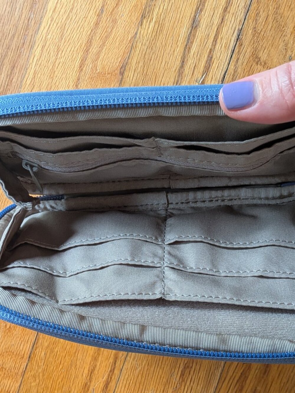 Fjallraven Kanken Travel Wallet (NWOT, never used) - Picture 3 of 3